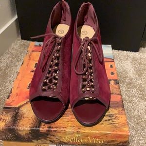 Bella Vita peep toe heels